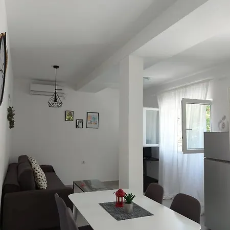 Lucija Apartment